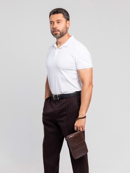 Товар коричневого цвета с внутренней стороны