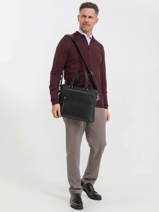 Товар черного цвета с внутренней стороны