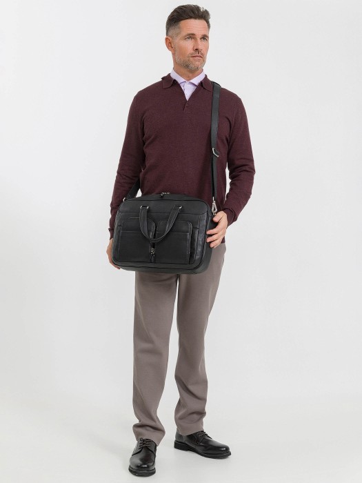 Товар черного цвета с внутренней стороны