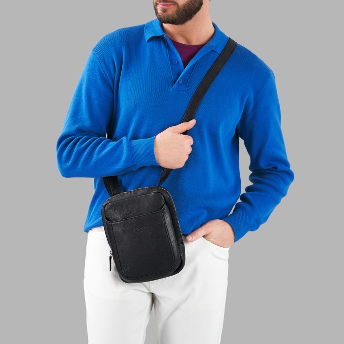 b402653-245-04 сумка через плечо от бренда dr.koffer вид слева