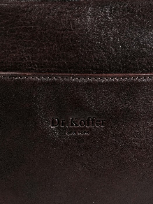 Товар коричневого цвета с внутренней стороны