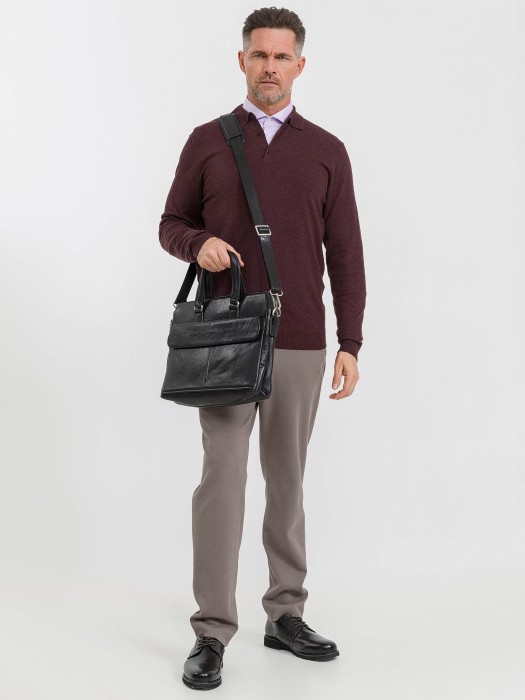 Товар черного цвета с внутренней стороны