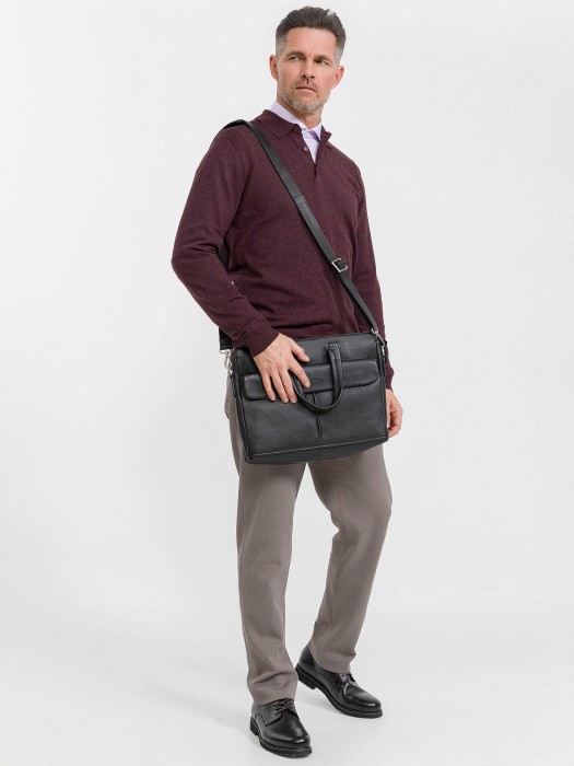 Товар черного цвета с внутренней стороны