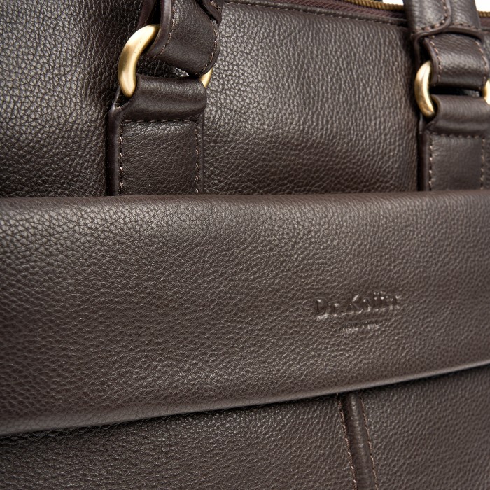 Товар коричневого цвета с внутренней стороны