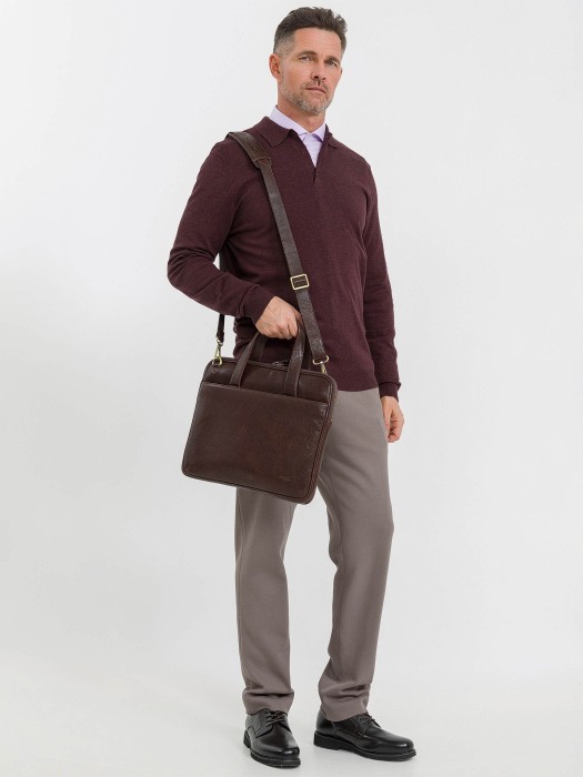 Товар коричневого цвета с внутренней стороны