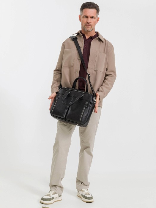 Товар черного цвета с внутренней стороны