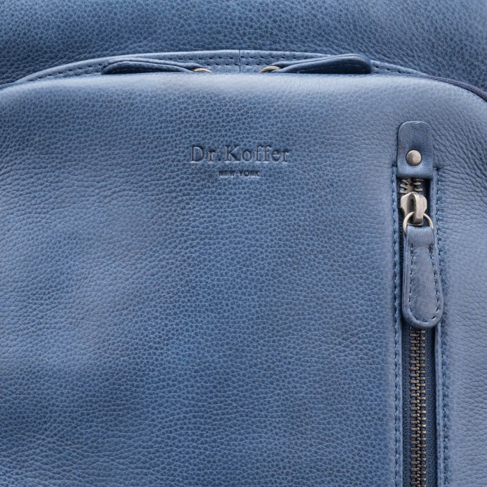 Товар синего цвета с внутренней стороны