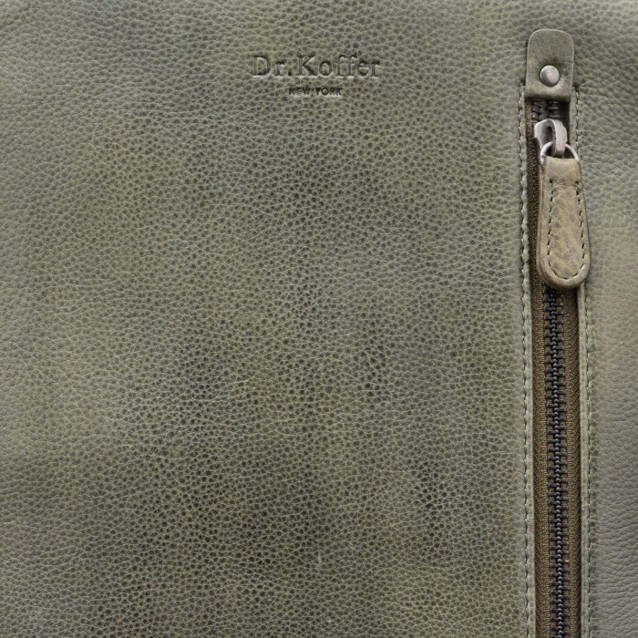 Товар зеленого цвета с внутренней стороны