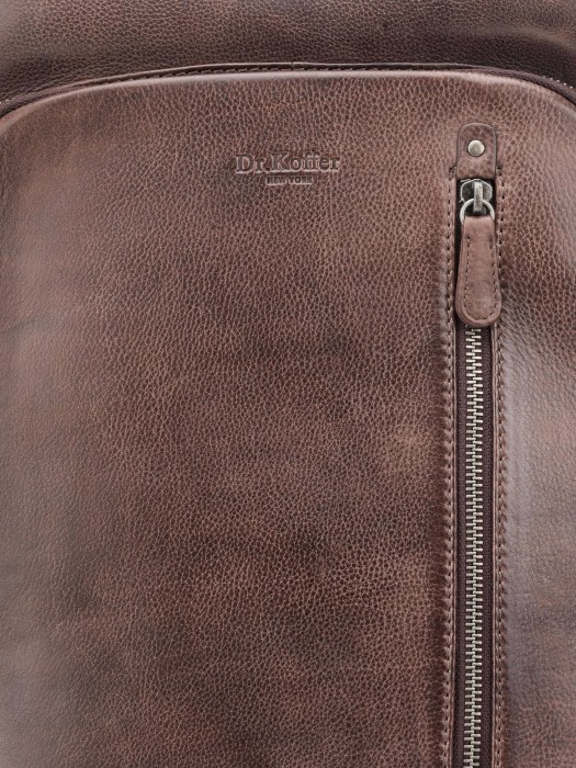 Товар коричневого цвета с внутренней стороны