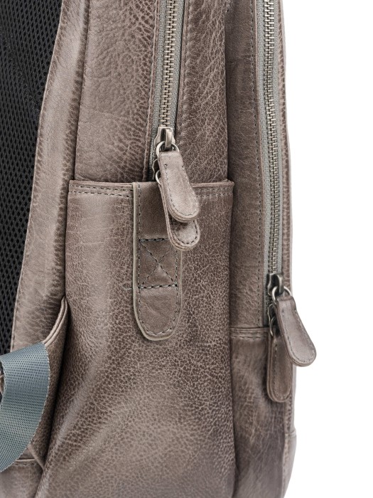 Товар серого цвета с внутренней стороны