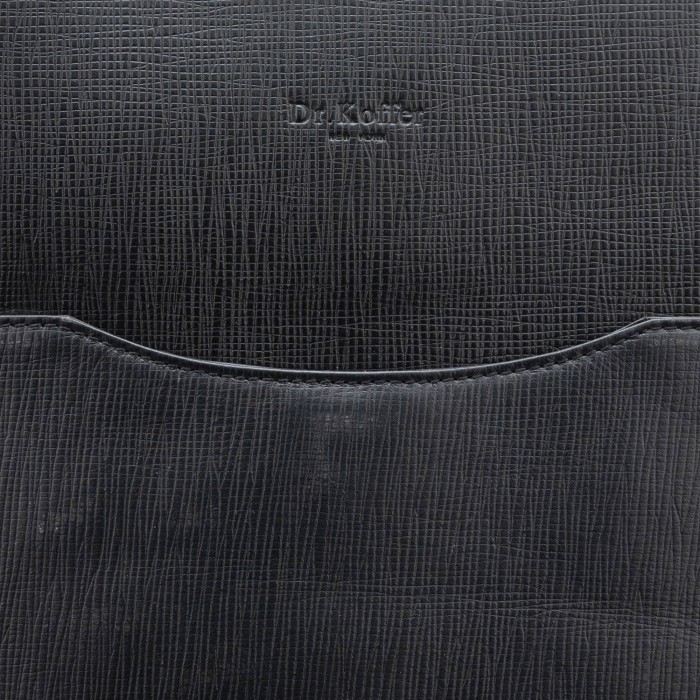 Товар черного цвета с внутренней стороны