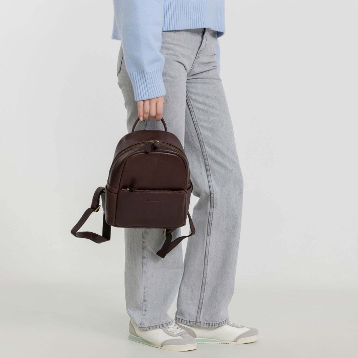 Товар коричневого цвета с внутренней стороны