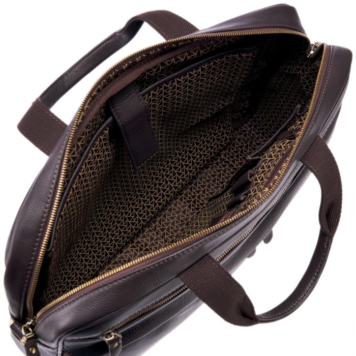 Товар коричневого цвета с внутренней стороны