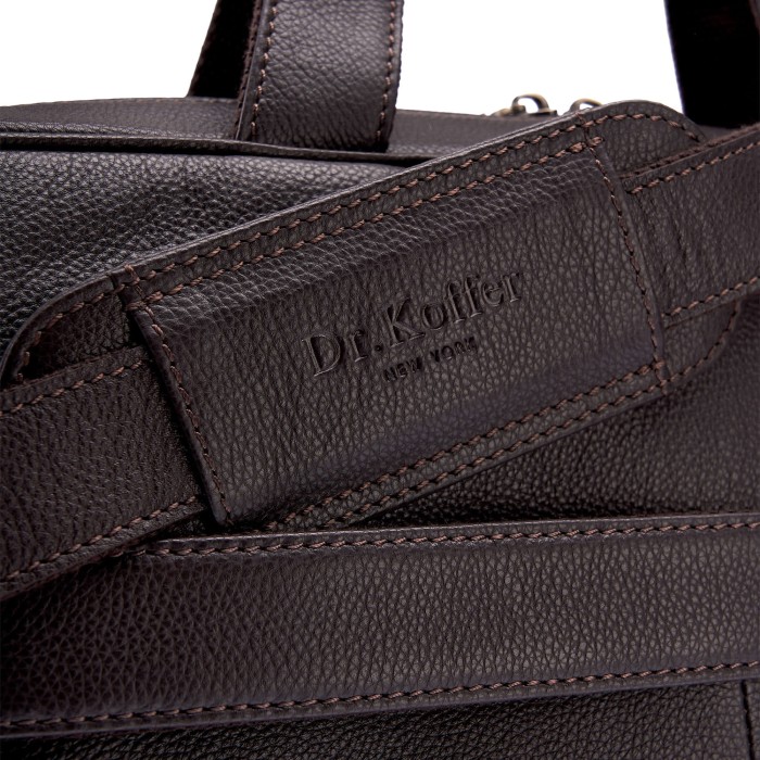 Товар коричневого цвета с внутренней стороны