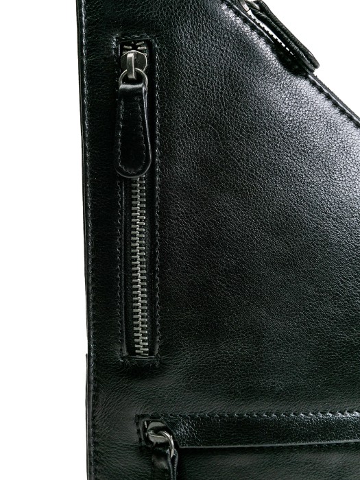 Товар черного цвета с внутренней стороны