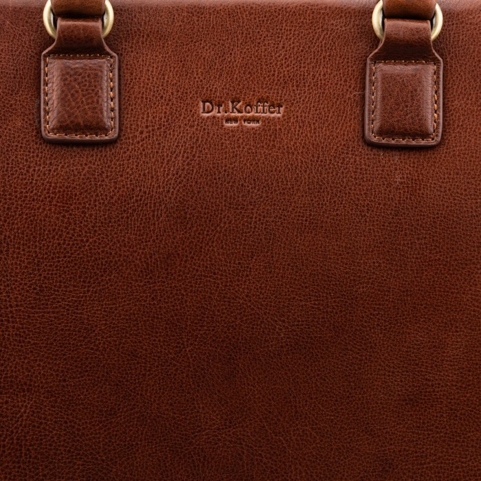 Товар коричневого цвета с внутренней стороны