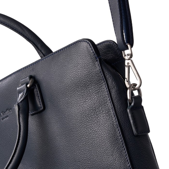 Товар синего цвета с внутренней стороны