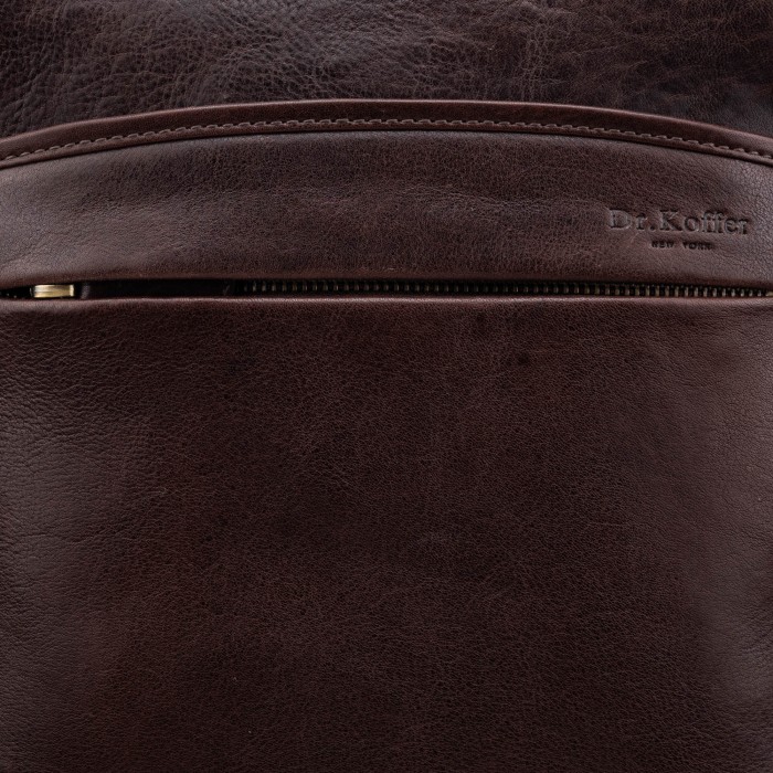 Товар коричневого цвета с внутренней стороны