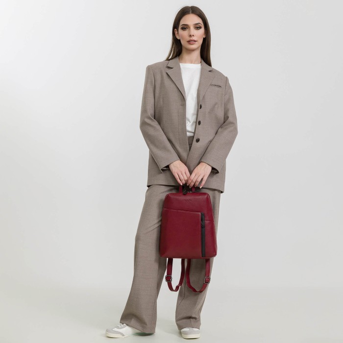 b402737-41-03_04 рюкзак от бренда dr.koffer вид слева