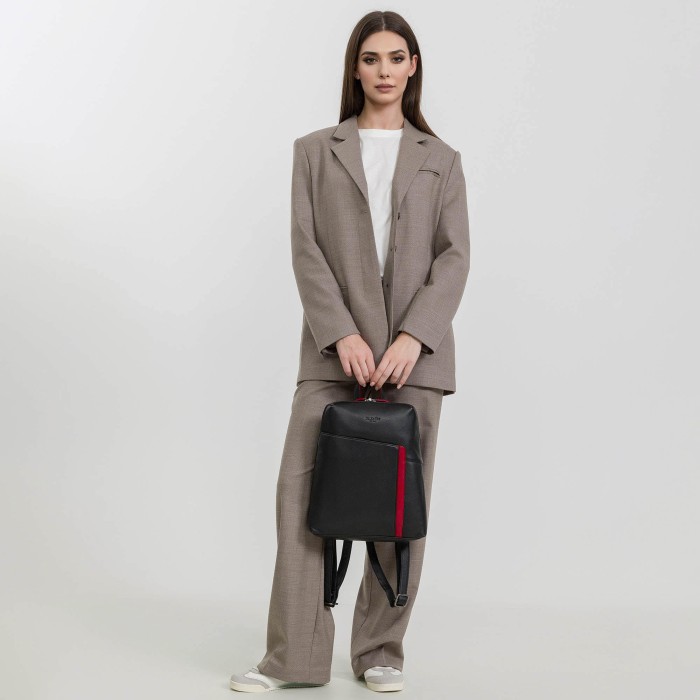 b402737-41-04_12 рюкзак от бренда dr.koffer вид слева