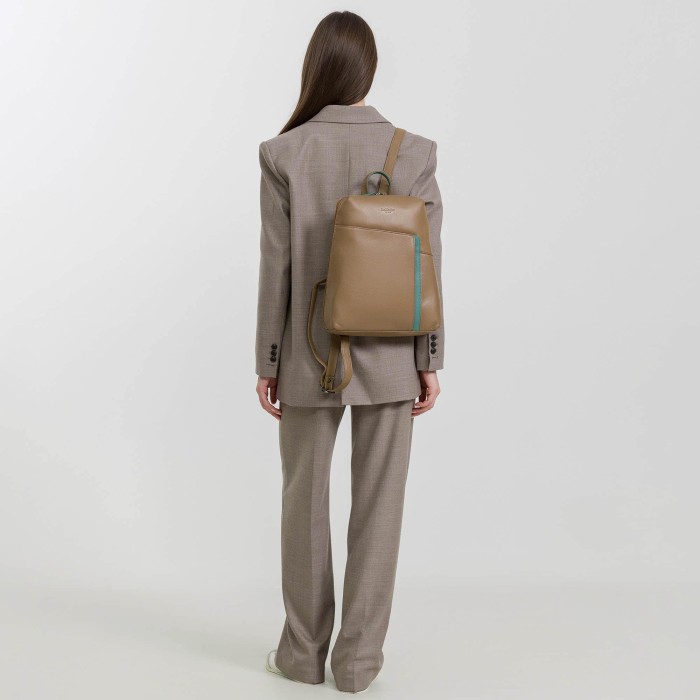 b402737-41-61_70 рюкзак по цене 21400 руб вид справа