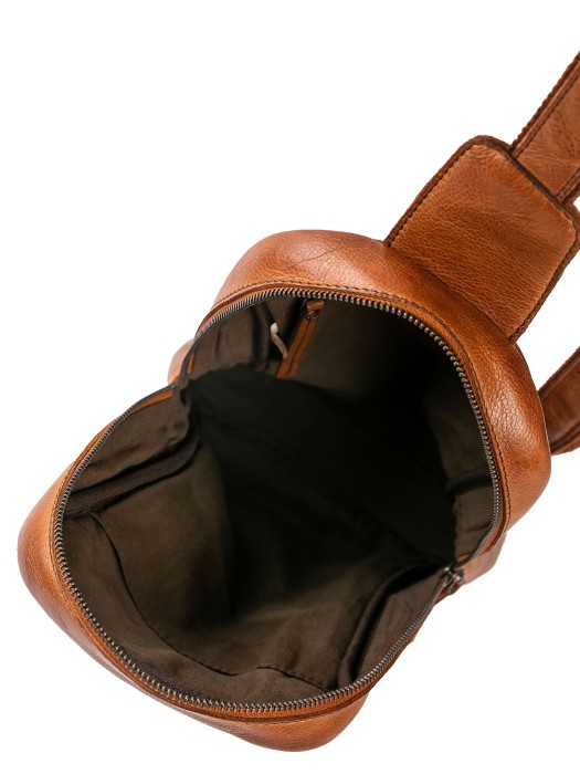 Товар коричневого цвета с внутренней стороны