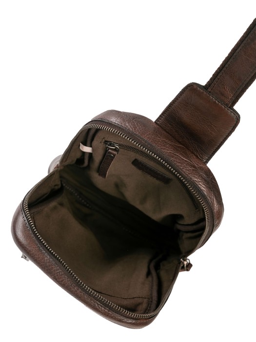 Товар коричневого цвета с внутренней стороны