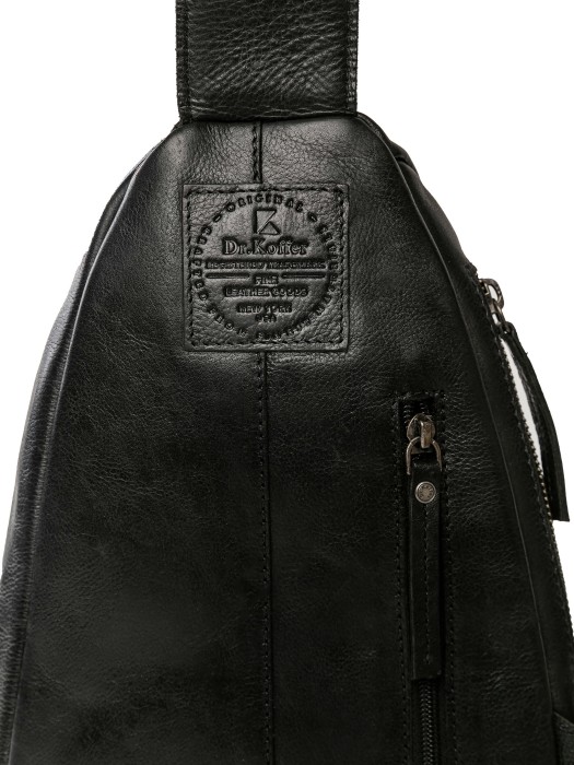 Товар черного цвета с внутренней стороны