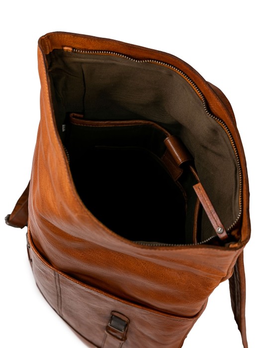 Товар коричневого цвета с внутренней стороны