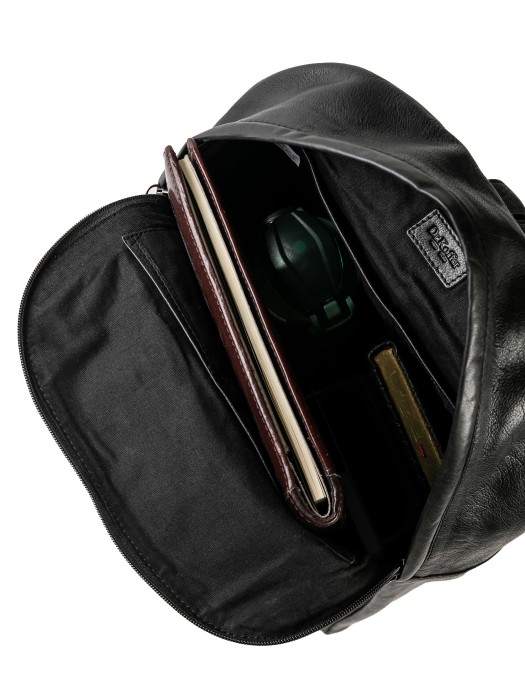 Товар черного цвета с внутренней стороны