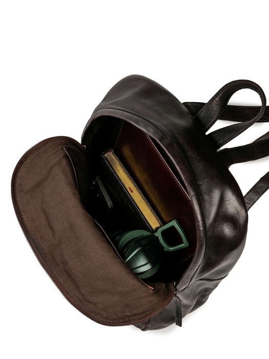 Товар коричневого цвета с внутренней стороны