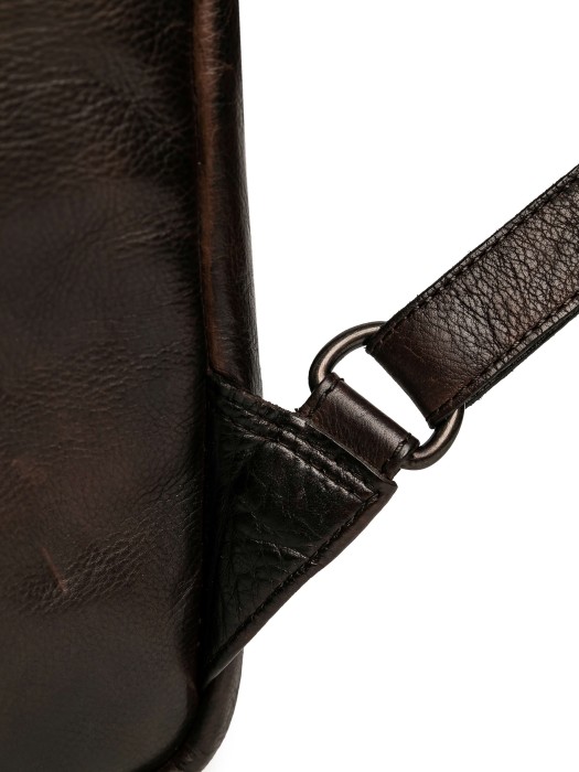 Товар коричневого цвета с внутренней стороны