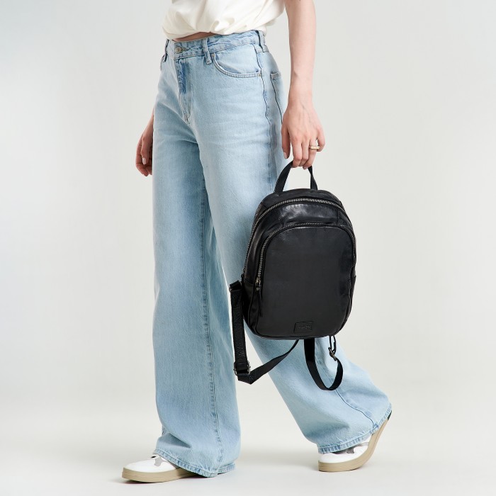 b402775-249-04 рюкзак от бренда dr.koffer вид слева