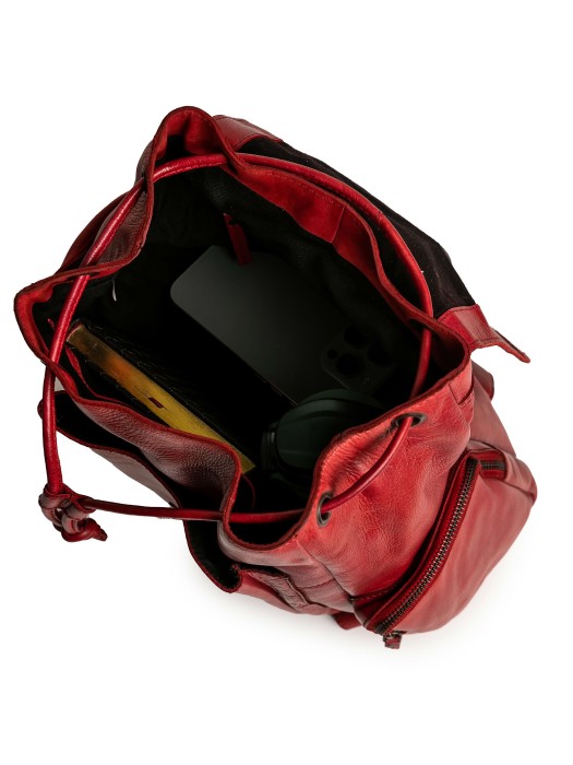 Товар красного цвета с внутренней стороны