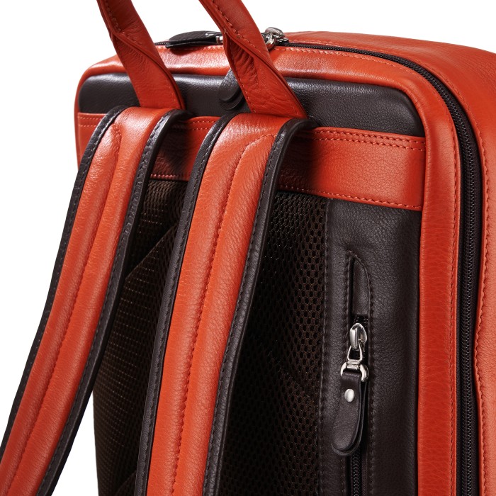 b402780-41-58_09 рюкзак по цене 26400 руб вид справа