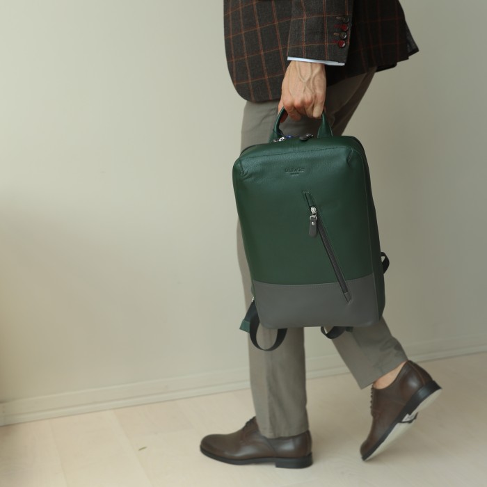 Товар зеленого цвета с внутренней стороны