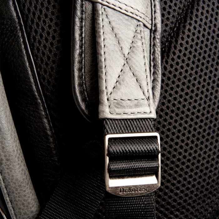 b402781-154-77_04 рюкзак по цене 37800 руб вид справа