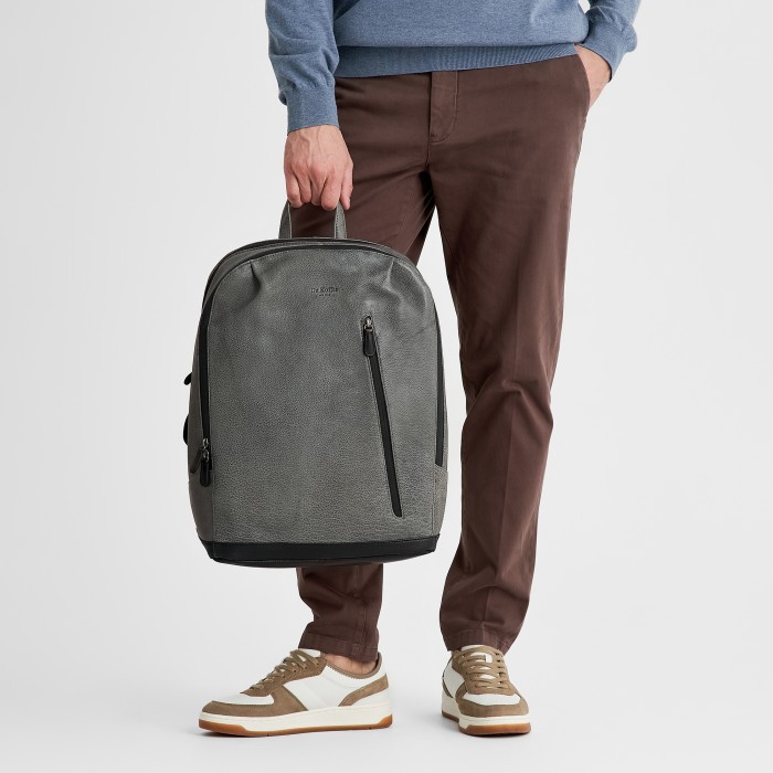 Товар серого цвета с внутренней стороны