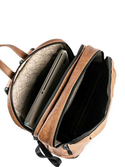 Товар зеленого цвета с внутренней стороны