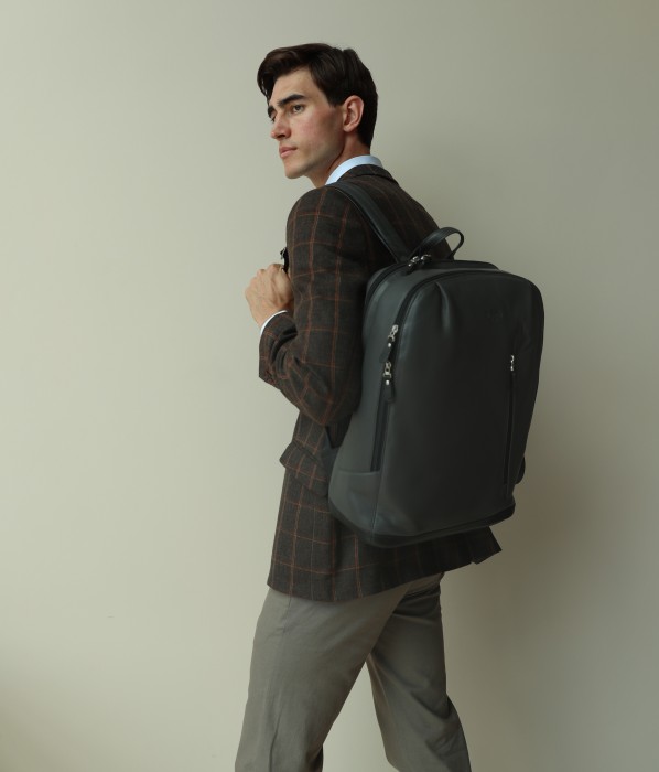 b402781-41-77_04 рюкзак по цене 30600 руб вид справа