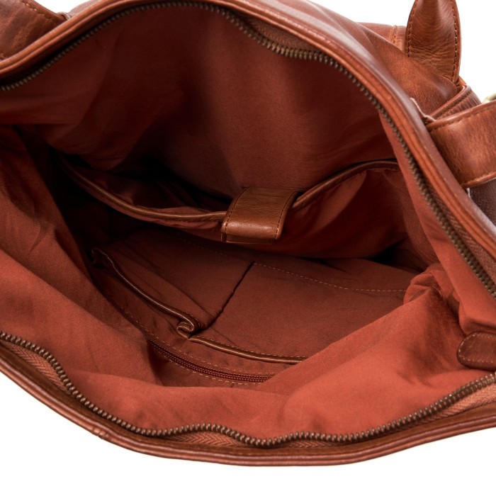 Товар коричневого цвета с внутренней стороны