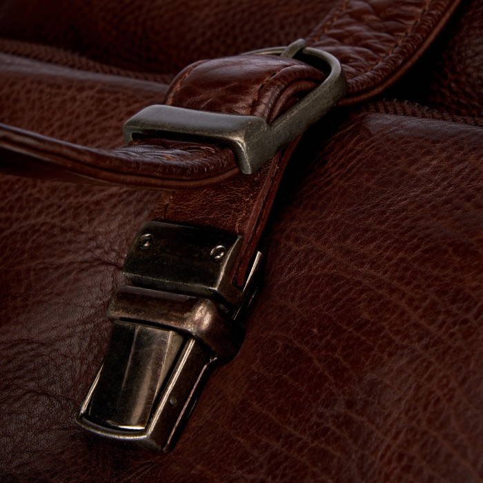 Товар коричневого цвета с внутренней стороны