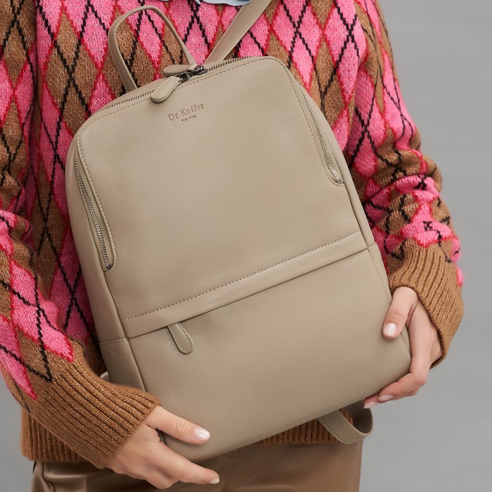 b402785-41-61 рюкзак от бренда dr.koffer вид слева