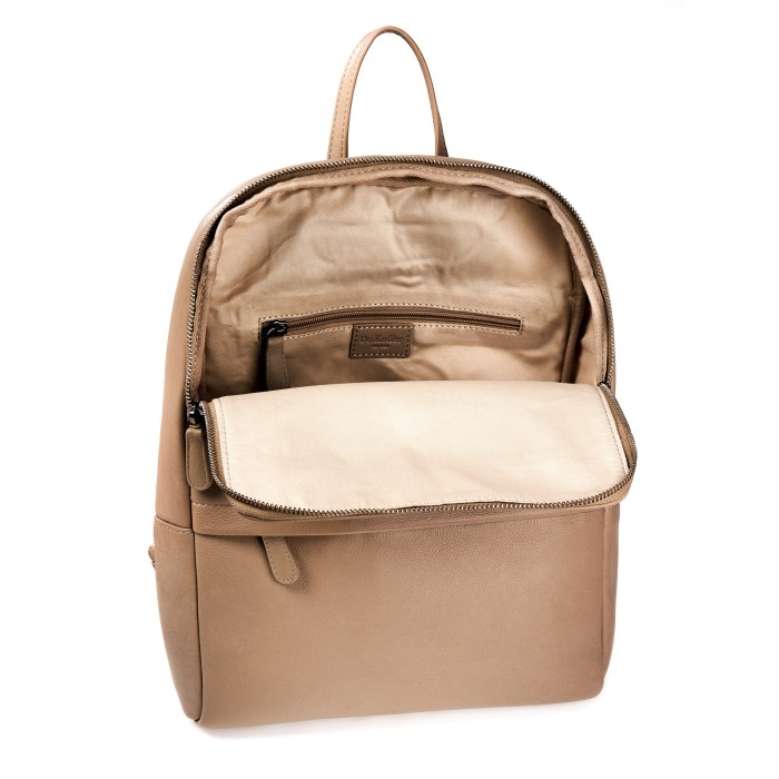 Товар бежевого цвета с внутренней стороны