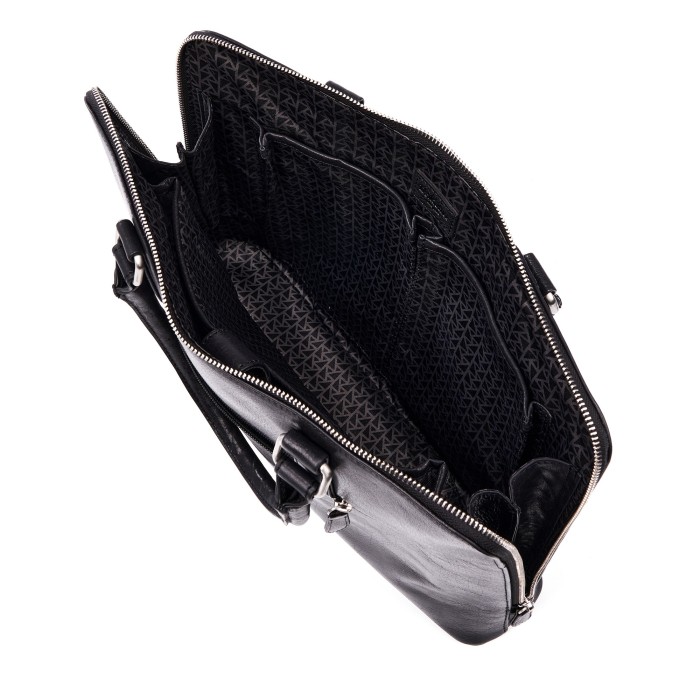 Товар черного цвета с внутренней стороны