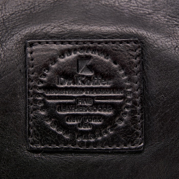 Товар черного цвета с внутренней стороны