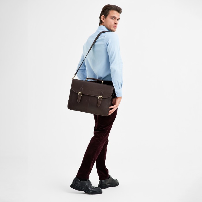 b402807-247-09 портфель от бренда dr.koffer вид слева