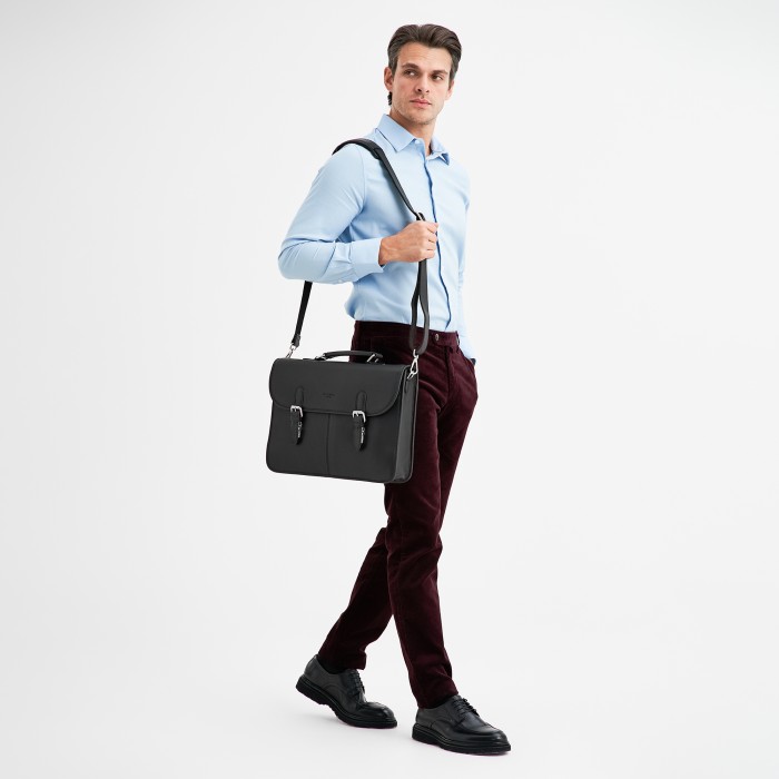 Товар черного цвета с внутренней стороны