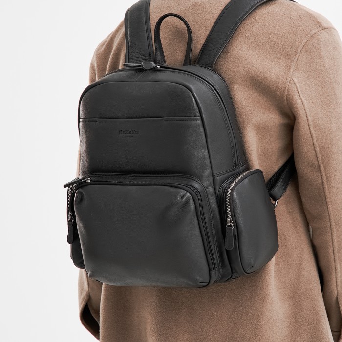 Товар черного цвета с внутренней стороны