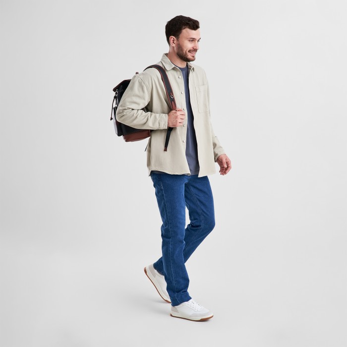 Товар черного цвета с внутренней стороны